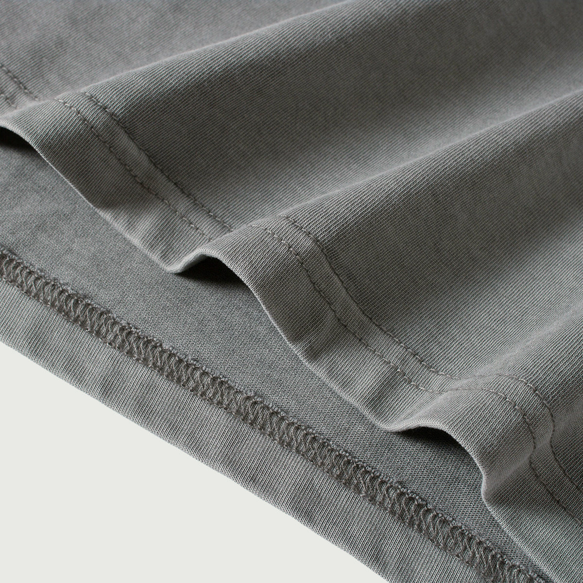 SUÐR Never Fear Layered Longsleeve – Layered Longsleeve in Dunkelgrau, Vorderansicht