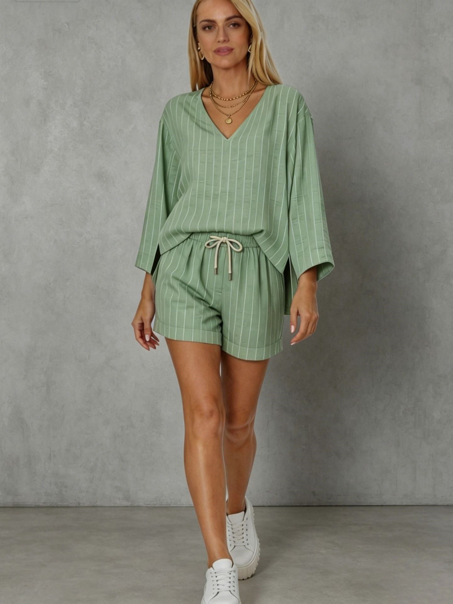 Loose V-neck long sleeved shorts striped set eprolo