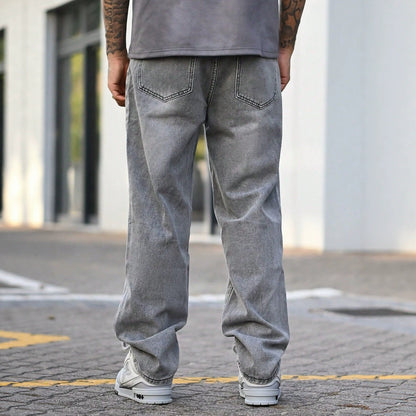 SUÐR Signature Straight Jeans in Grau