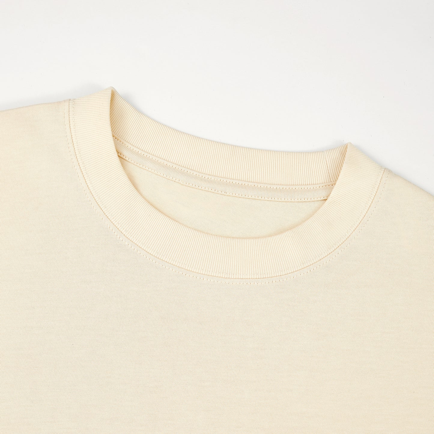 SUÐR Boxy Shirt White Labels – Baumwolle 280 g, Detailaufnahme