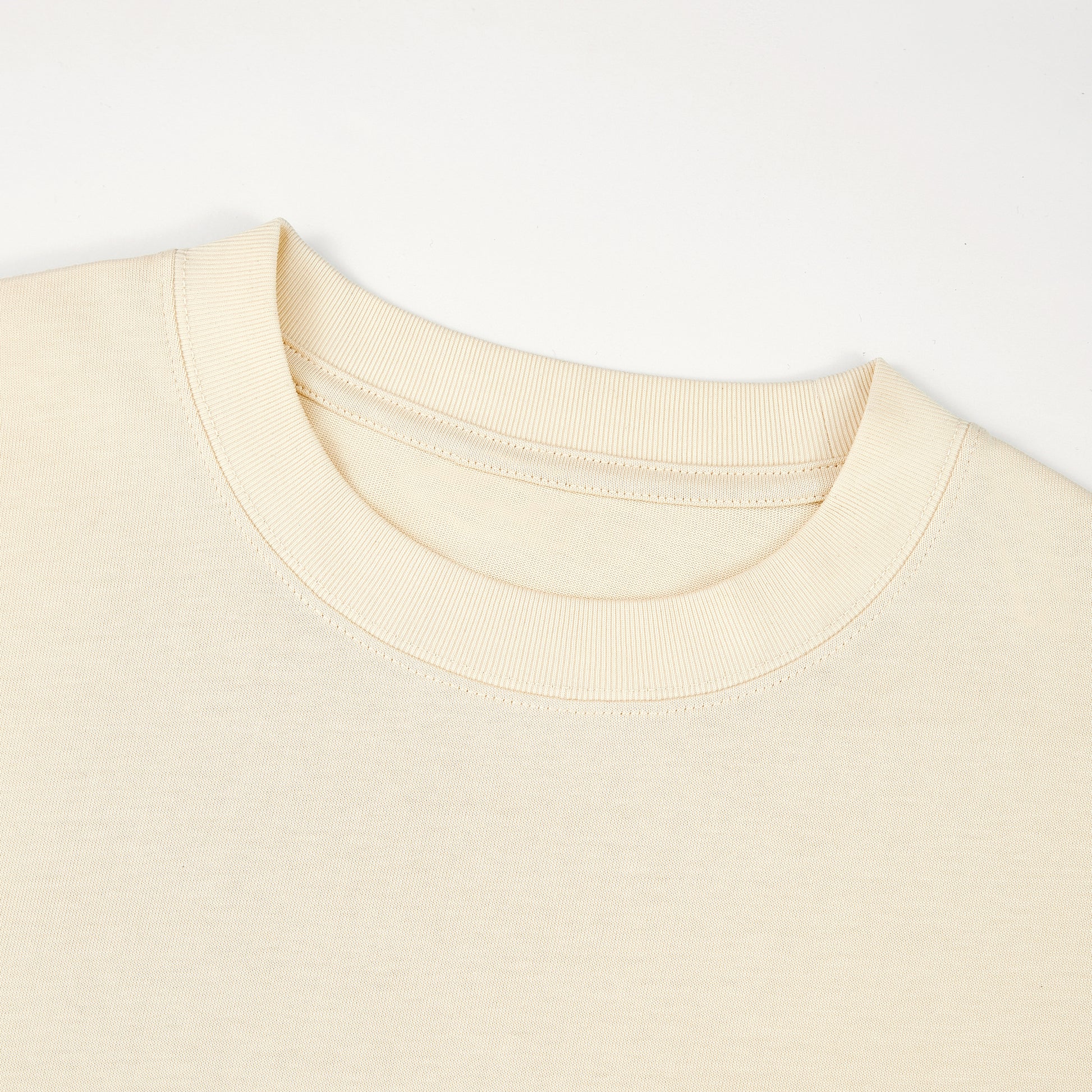 SUÐR Boxy Shirt White Labels – Baumwolle 280 g, Detailaufnahme