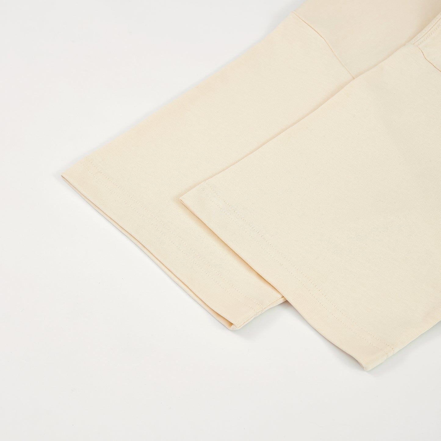 SUÐR Boxy Shirt White Labels – Baumwolle 280 g, Detailaufnahme