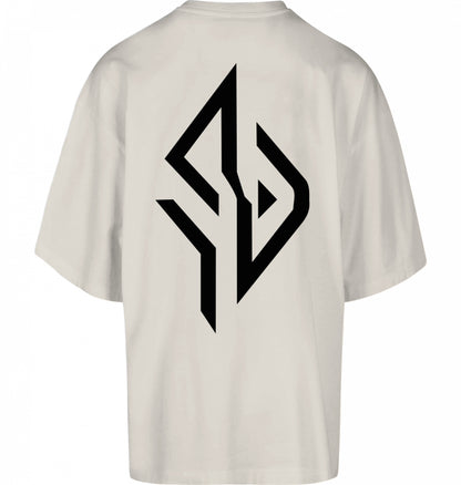 SUÐR FIND Huge Tee in White Sand – Rückseite mit großem SUÐR-Monogramm im DTF-Druck