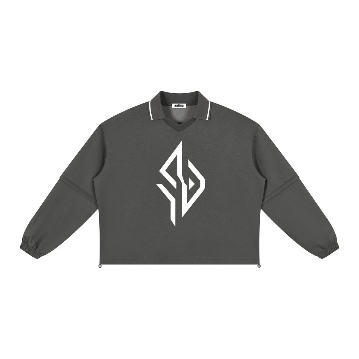 SUÐR Collar Sweatshirt – Sweatshirt in Dark Gray, Vorderseite mit großem SUÐR-Emblem auf der Brust und Polokragen