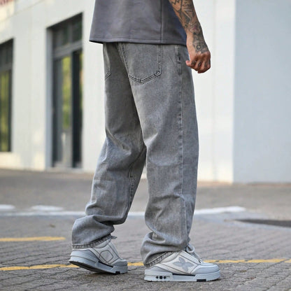 SUÐR Signature Straight Jeans in Grau