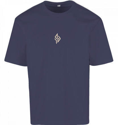 SUÐR FIND Loose Fit Tee in Navy – Vorderseite mit gesticktem SUÐR-Monogramm auf der Brust