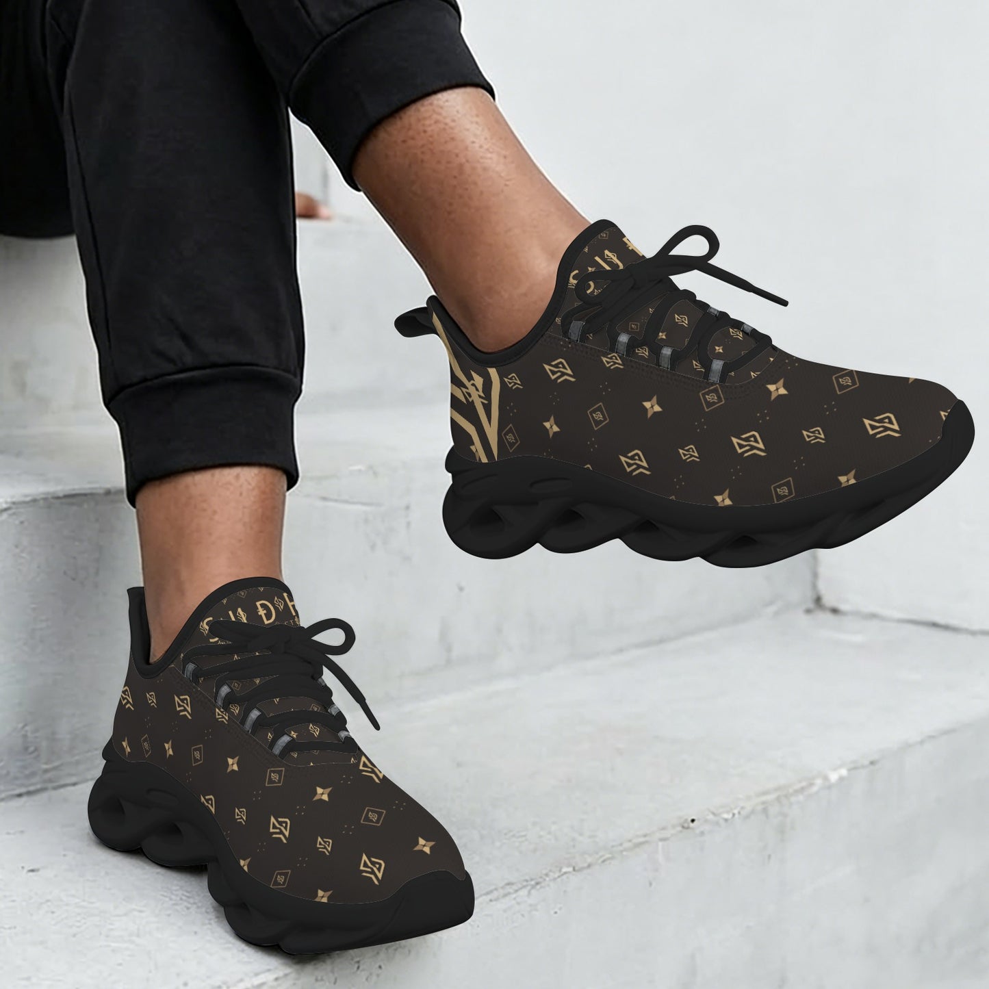 SUÐR Signature Sneaker Damen – Braun/Gold