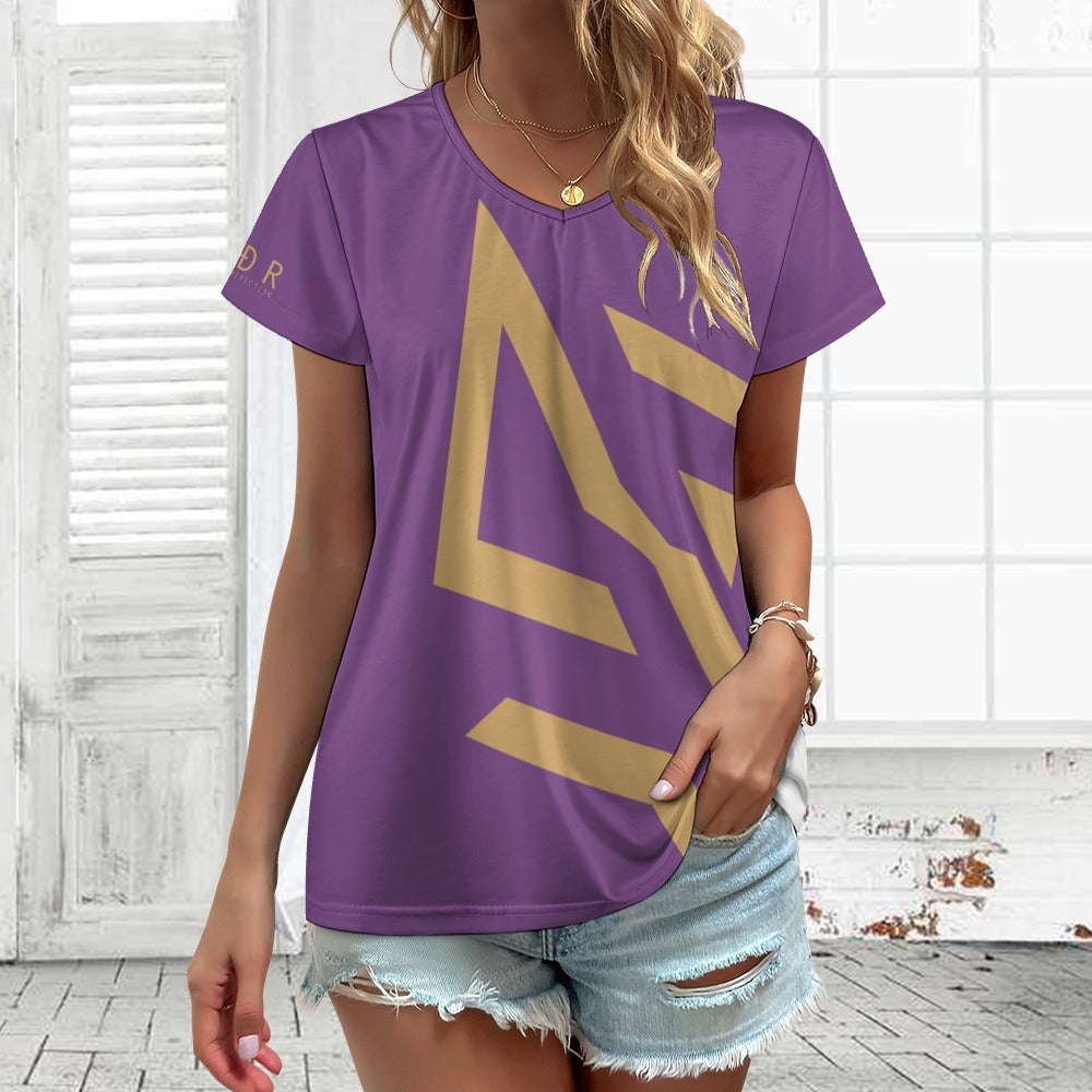 SUÐR Signature V-Neck Tee Damen – viele Farben – V-Neck Tee mit SUÐR-Emblem in Gold