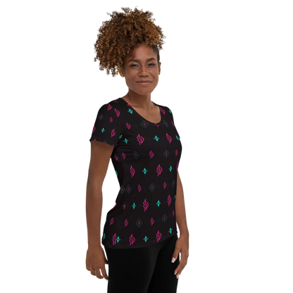 SUÐR Signature Athletic Tee Damen – Schwarz/Pink-Türkis