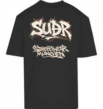 SUÐR FIND Loose Fit Tee in Black – Rückseite mit SUÐR Graffiti-Print Streetwear München