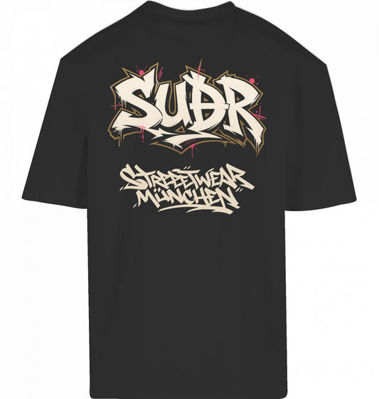 SUÐR FIND Loose Fit Tee in Black – Rückseite mit SUÐR Graffiti-Print Streetwear München