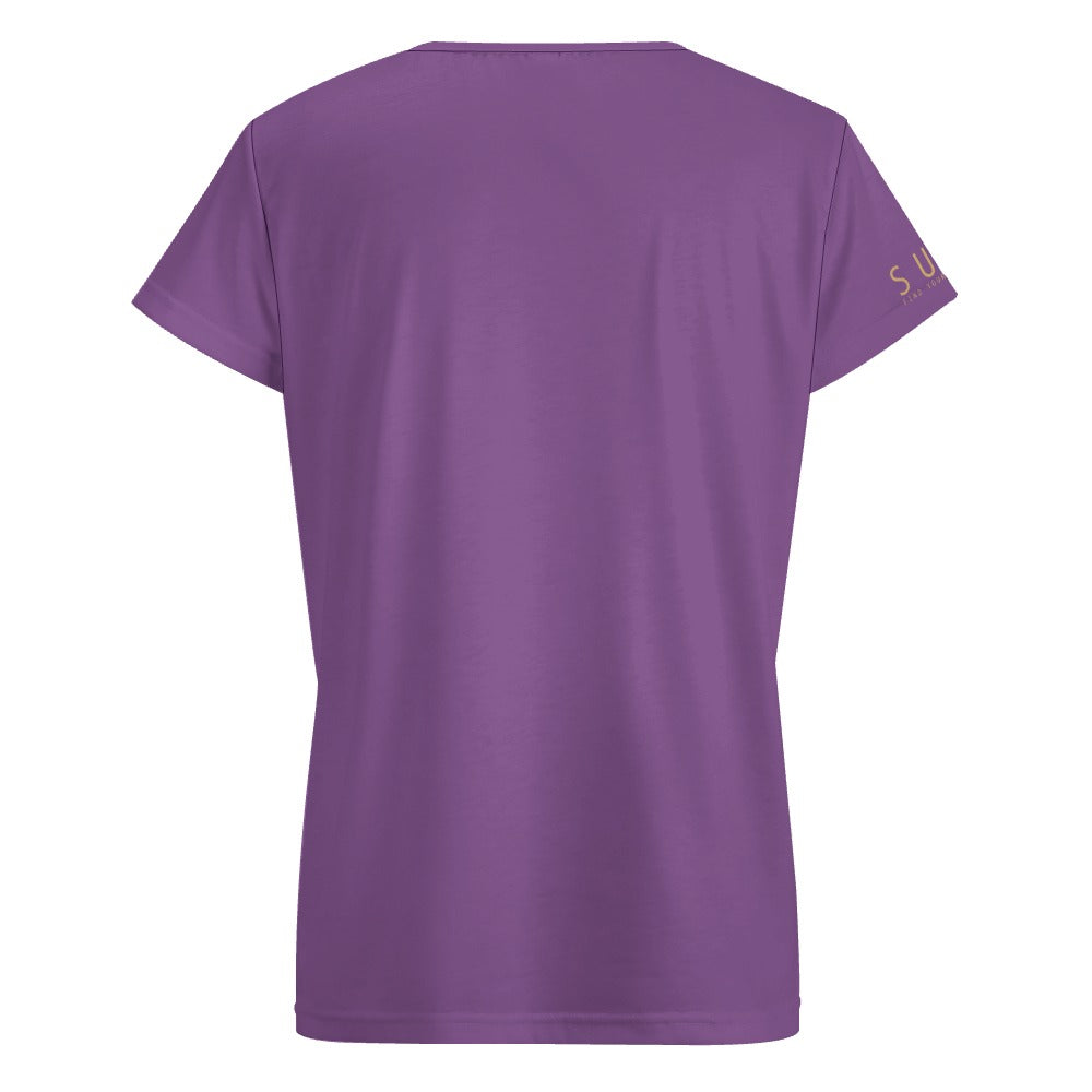 SUÐR Signature V-Neck Tee Damen – viele Farben – V-Neck Tee mit SUÐR-Emblem in Gold