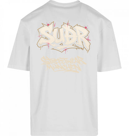SUÐR FIND Loose Fit Tee in White – Rückseite mit SUÐR Graffiti-Print Streetwear München