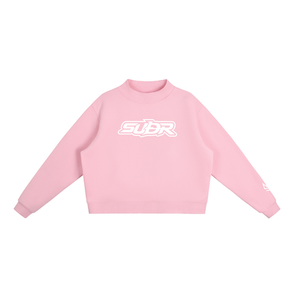 SUÐR Mock-Neck Sweatshirt – Sweatshirt in Pink, Vorderseite mit SUÐR-Schriftzug in Weiß auf der Brust