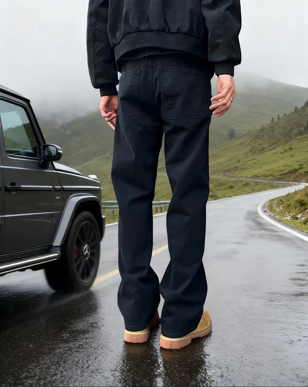 SUÐR Signature Flared Jeans Schwarz