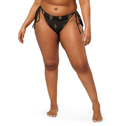 SUÐR Signature String Bikini Bottom – Braun/Gold