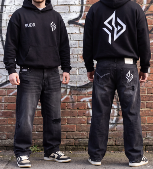 SUÐR Denim Washed Black am Model, Vorderansicht