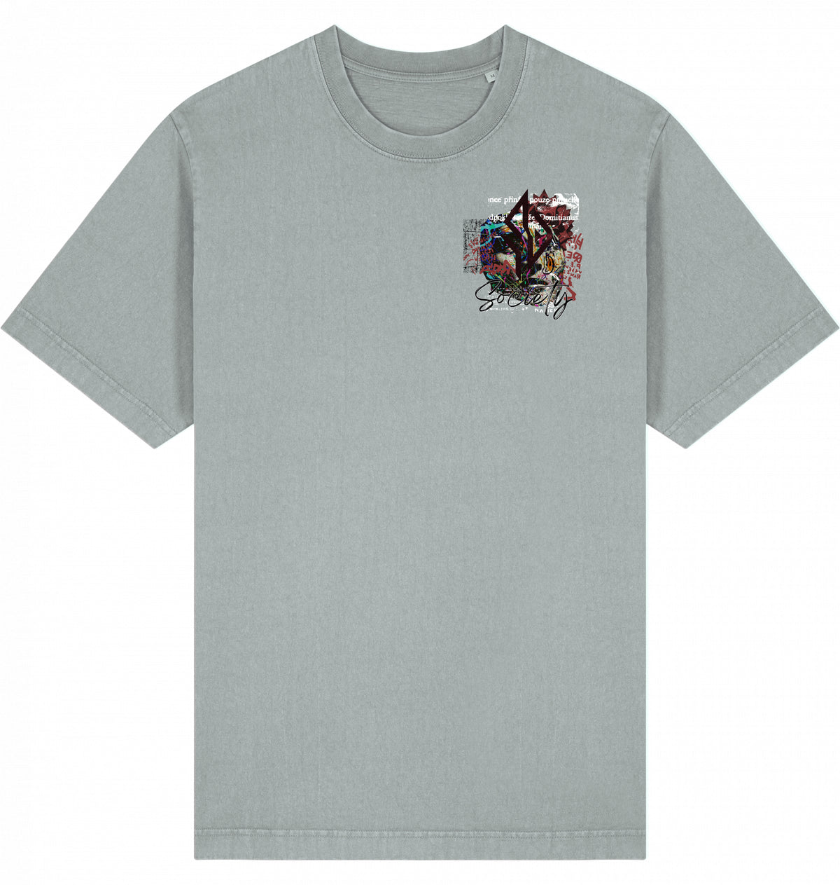VESTR SOCIETY – Garment Dyed Tee in Misty Grey, kleine Collage auf der Brust von SUÐR