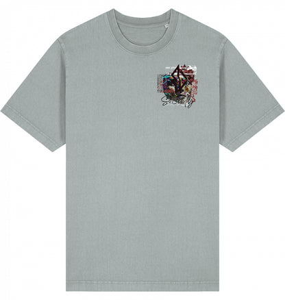 VESTR SOCIETY – Garment Dyed Tee in Misty Grey, kleine Collage auf der Brust von SUÐR