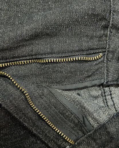BLACKOUT vintage wash straight leg Jeans – Detail: YKK-Reißverschluss