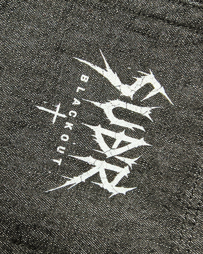 BLACKOUT vintage wash straight leg Jeans – Detail: SUÐR-BLACKOUT-Druck auf der Gesäßtasche