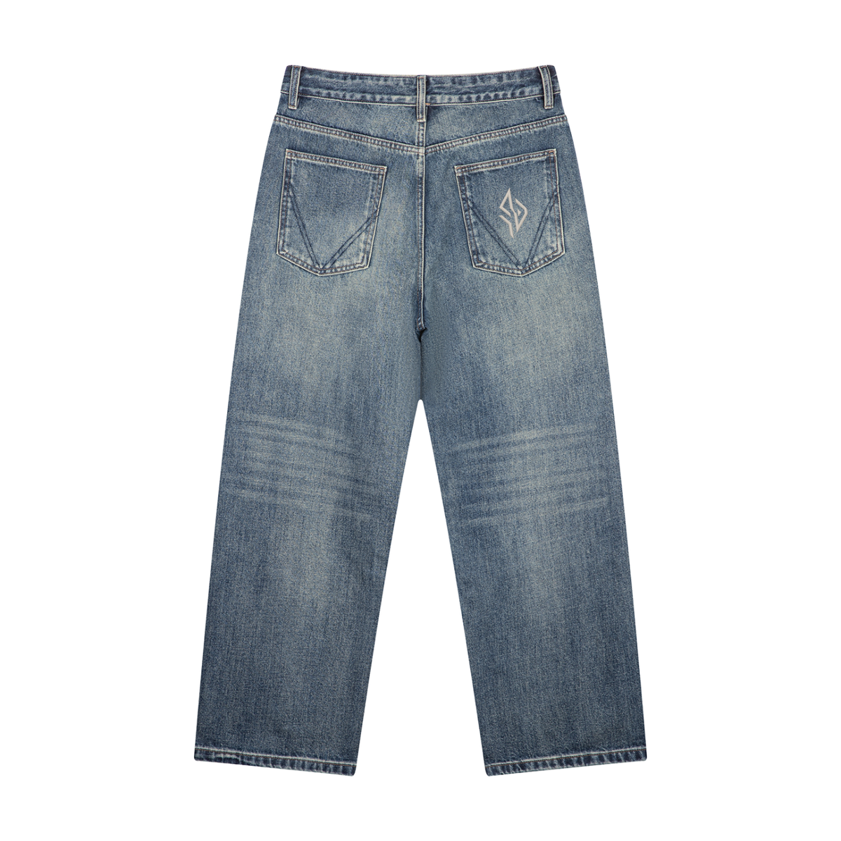 SUÐR Denim Loose Straight – Rückansicht mit dem SUÐR-Zeichen auf der rechten Gesäßtasche