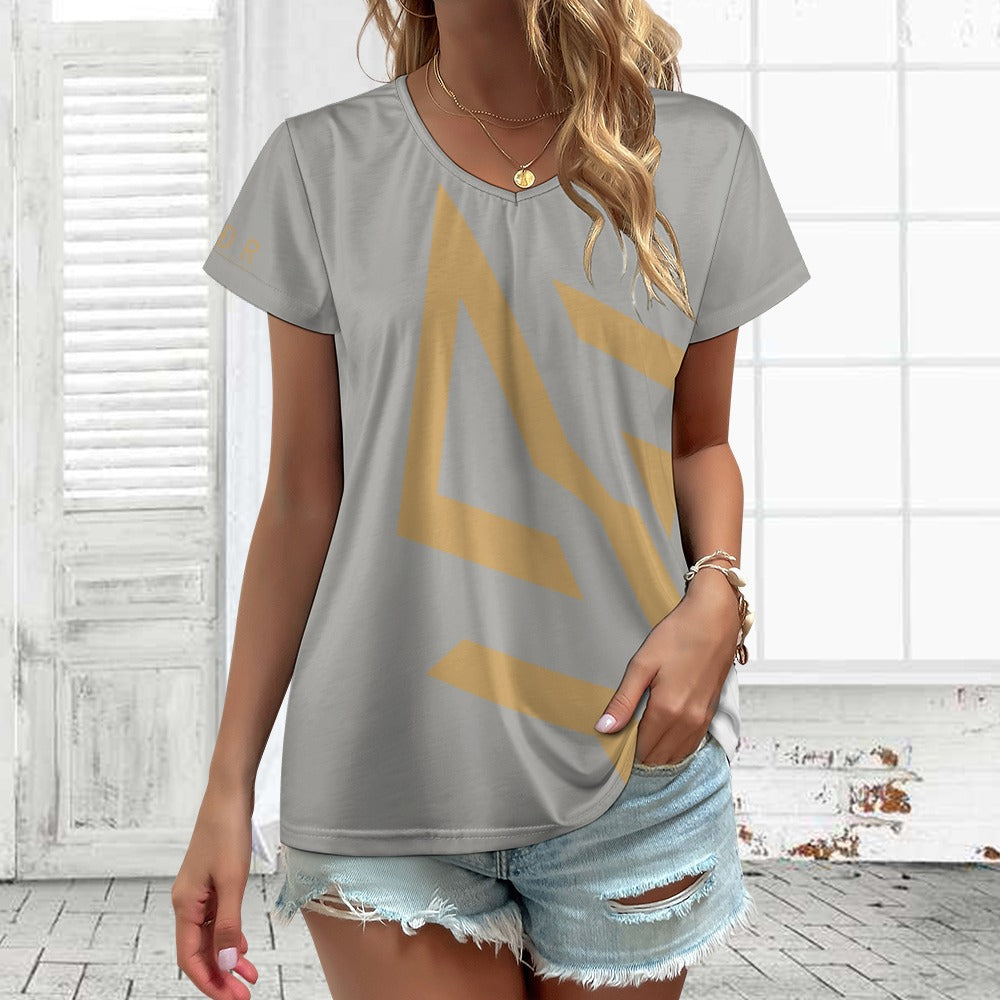 SUÐR Signature V-Neck Tee Damen – viele Farben – V-Neck Tee mit SUÐR-Emblem in Gold