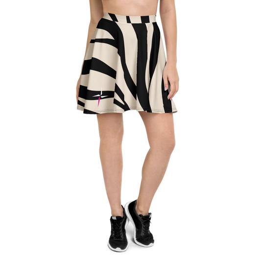 SUÐR-'26 Skater Skirt Zebra – ausgestellter Skater-Rock mit Streifen-Print in Schwarz und Creme