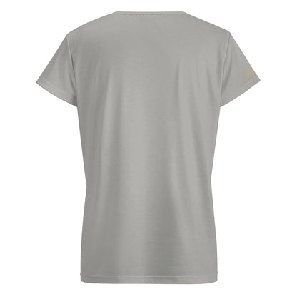 SUÐR Signature V-Neck Tee Damen – viele Farben – V-Neck Tee mit SUÐR-Emblem in Gold