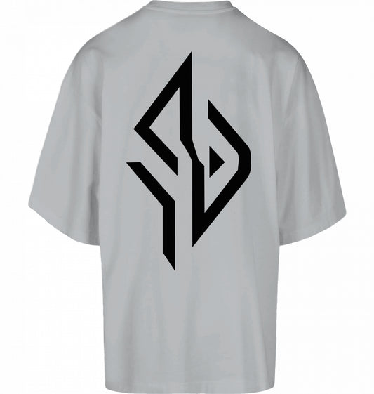 SUÐR FIND Huge Tee in Light Asphalt – Rückseite mit großem SUÐR-Monogramm im DTF-Druck