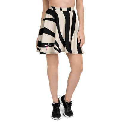 SUÐR-'26 Skater Skirt Zebra – ausgestellter Skater-Rock mit Streifen-Print in Schwarz und Creme