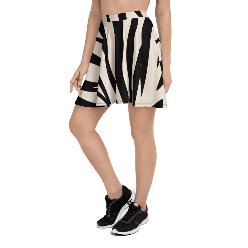 SUÐR-'26 Skater Skirt Zebra – ausgestellter Skater-Rock mit Streifen-Print in Schwarz und Creme