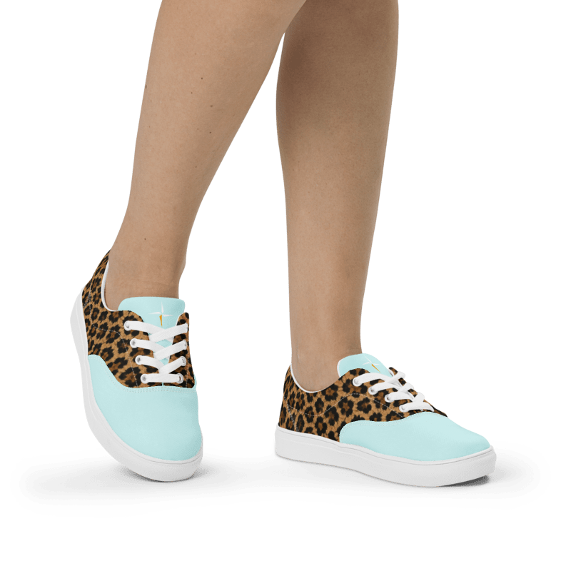 SUÐR-'26 Canvas Sneaker Leo Mint – Leo-Print Sneaker mit Mint-Kappe, weißer Sohle und weißen Senkeln