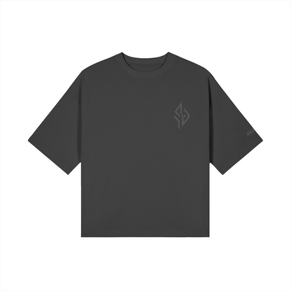 SUÐR Boxy Shirt Black Labels – Boxy Fit Tee in Schwarz, Vorderansicht