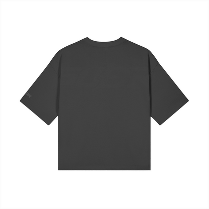 SUÐR Boxy Shirt Black Labels – Boxy Fit Tee in Schwarz, Rückansicht mit SUÐR-Schriftzug