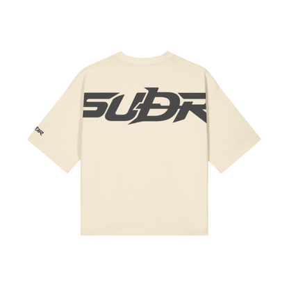 SUÐR Boxy Shirt Black Labels – Boxy Fit Tee in Apricot, Rückansicht mit SUÐR-Schriftzug