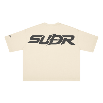 SUÐR Boxy Shirt Black Labels – Boxy Fit Tee in Apricot, Rückansicht mit SUÐR-Schriftzug