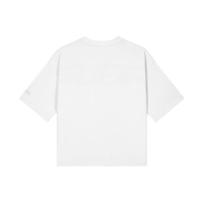 SUÐR Boxy Shirt White Labels – Boxy Fit Tee in Weiß, Rückansicht mit SUÐR-Schriftzug