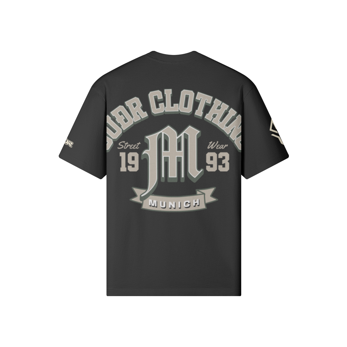 SUÐR M Shirt – Shirt in Black, Rückseite mit SUÐR CLOTHING im Bogen, das M in Blackletter, dazu „Street Wear", „19 93" und das MUNICH-Banner