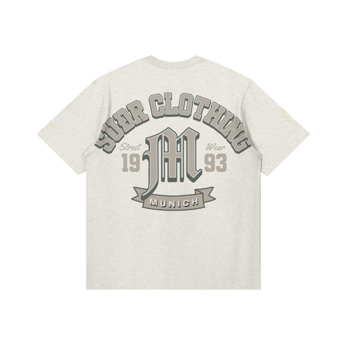SUÐR M Shirt – Shirt in Light Heather Gray, Rückseite mit SUÐR CLOTHING im Bogen, das M in Blackletter, dazu „Street Wear", „19 93" und das MUNICH-Banner, liegend