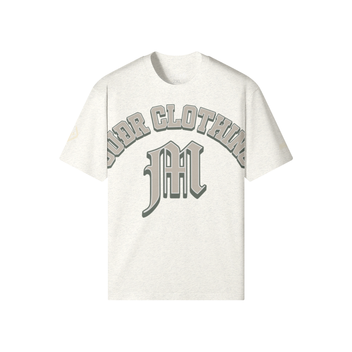 SUÐR M Shirt – Shirt in Light Heather Gray, Vorderseite mit SUÐR CLOTHING im Bogen, darunter das M in Blackletter, Emblem und SUÐR-Schriftzug auf den Ärmeln