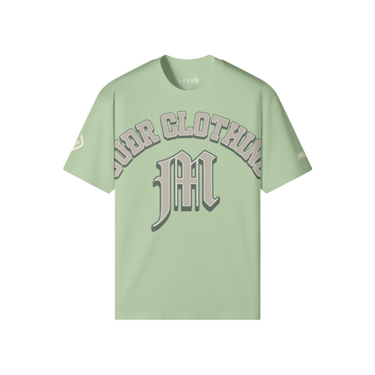SUÐR M Shirt – Shirt in Light Mint, Vorderseite mit SUÐR CLOTHING im Bogen, darunter das M in Blackletter, Emblem und SUÐR-Schriftzug auf den Ärmeln