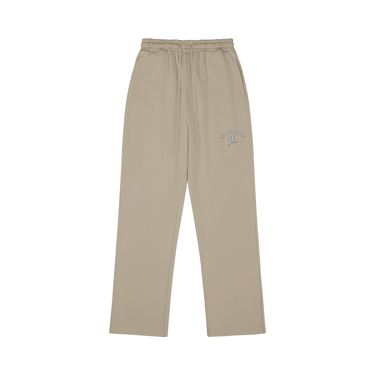 SUÐR M Sweatpants – Sweatpants in Camel, Vorderseite mit kleinem SUÐR CLOTHING M-Druck auf dem Oberschenkel