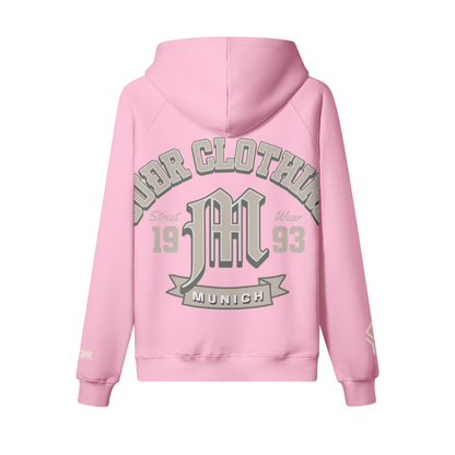 SUÐR M Hoodie – Hoodie in Pink, Rückseite mit SUÐR CLOTHING im Bogen, das M in Blackletter, dazu „Street Wear", „19 93" und das MUNICH-Banner