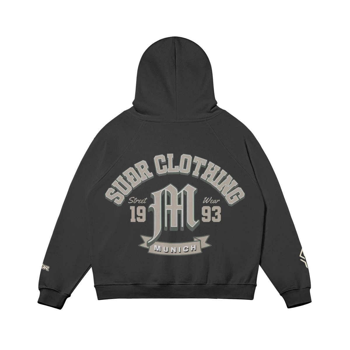 SUÐR M Hoodie – Hoodie in Black, Rückseite mit SUÐR CLOTHING im Bogen, das M in Blackletter, dazu „Street Wear", „19 93" und das MUNICH-Banner, liegend