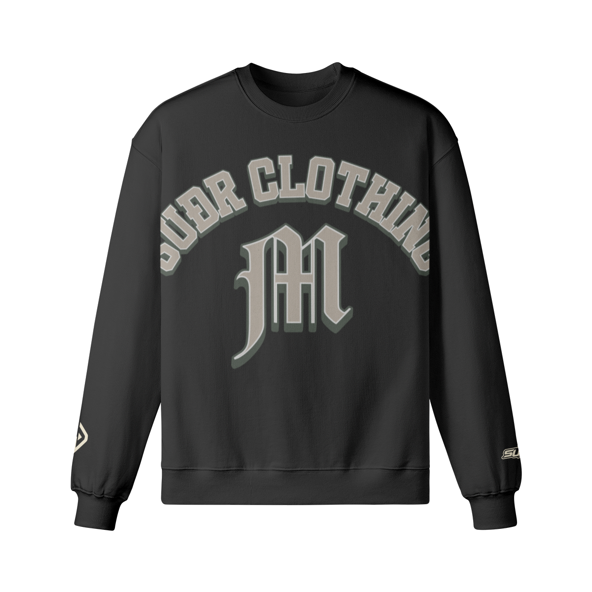 SUÐR M Sweatshirt – Sweatshirt in Black, Vorderseite mit SUÐR CLOTHING im Bogen, darunter das M in Blackletter, Emblem und SUÐR-Schriftzug auf den Ärmeln
