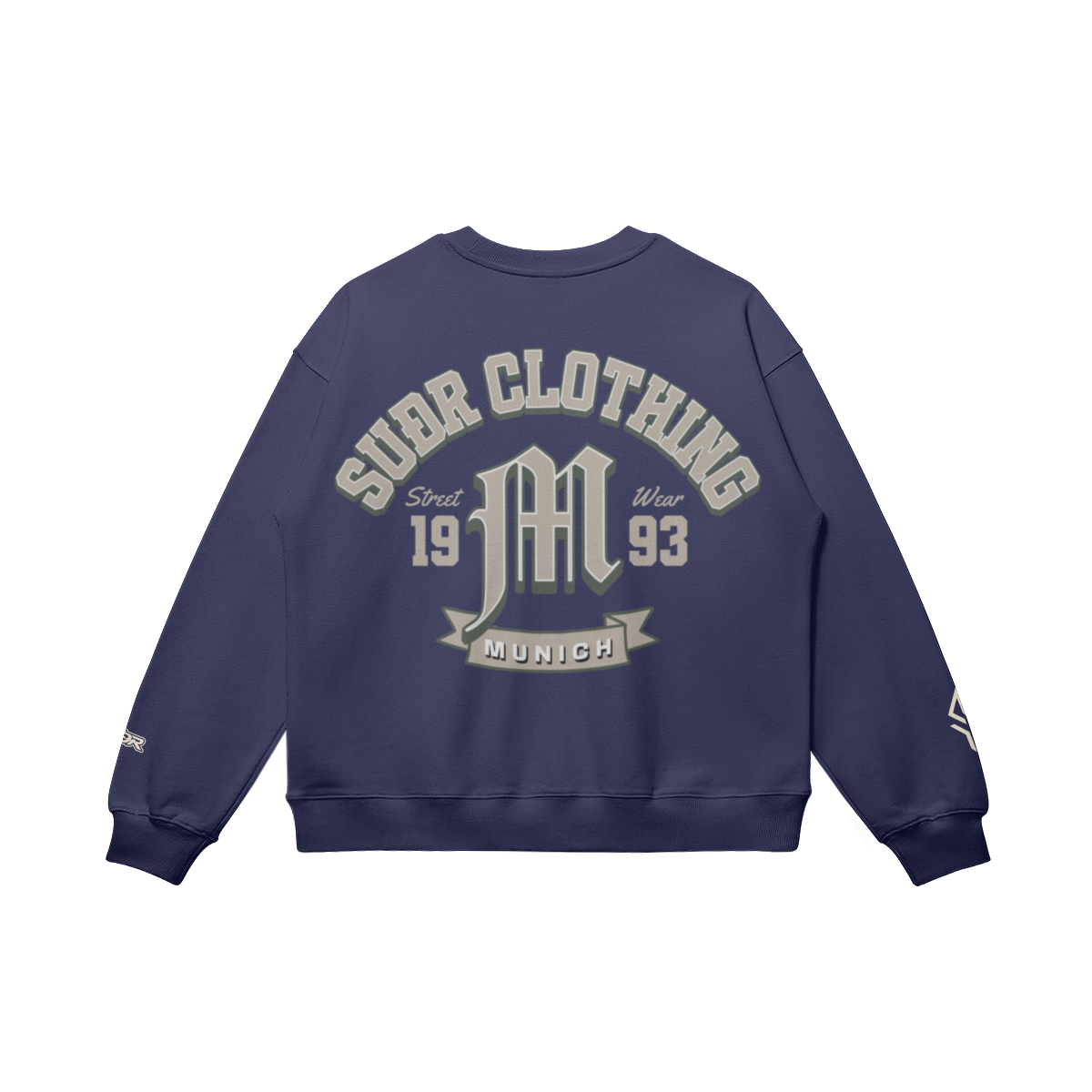 SUÐR M Sweatshirt – Sweatshirt in Navy, Rückseite mit SUÐR CLOTHING im Bogen, das M in Blackletter, dazu „Street Wear", „19 93" und das MUNICH-Banner, liegend